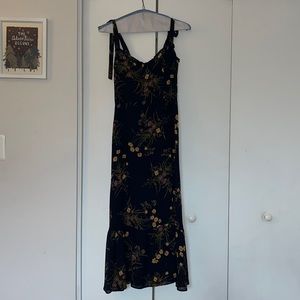 Nikita dress by reformation in navy!